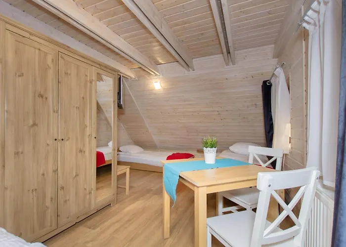 Bajeczny Dworek * Карвиа